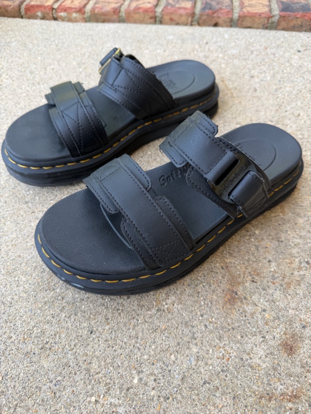 Dr. Martens Chilton Sandal